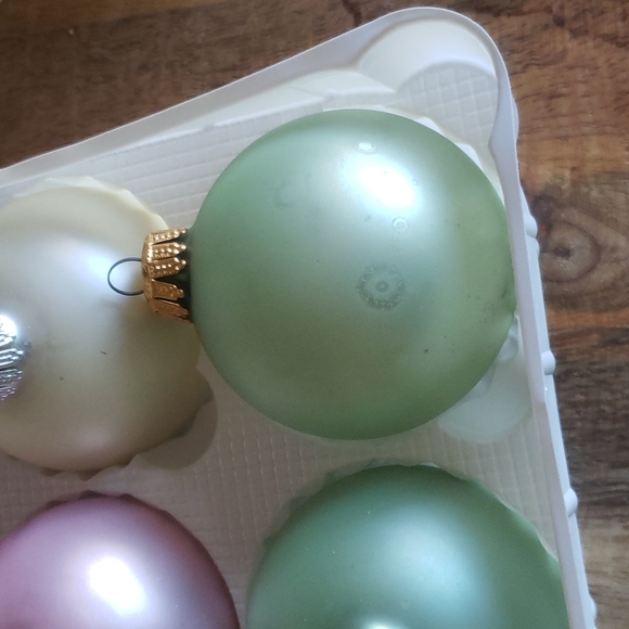 Frosted glass ball Christmas ornament bundle of 6 - Picture 5 of 10